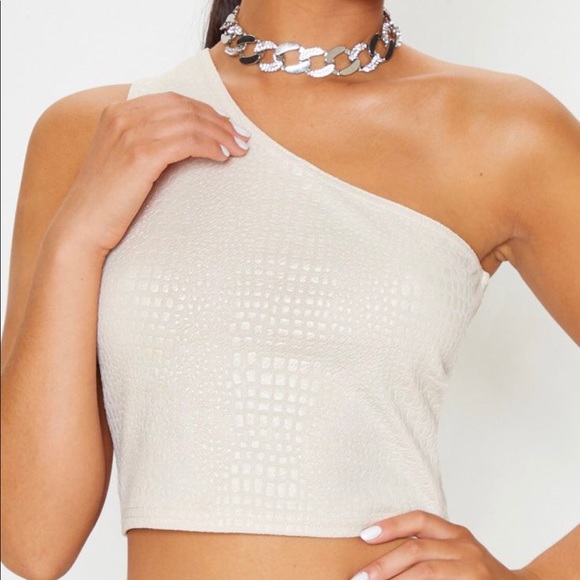 PrettyLittleThing Tops - 🖤SALE PRETTYLITTLETHING Cream One Shoulder Crop